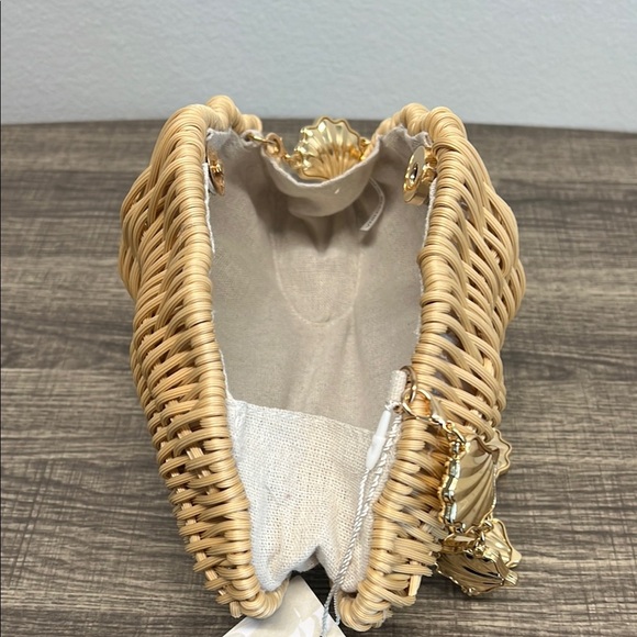 Tommy Bahama | Seashell 🐚 Bag w/ Gold Seashell Handle - Picture 11 of 14